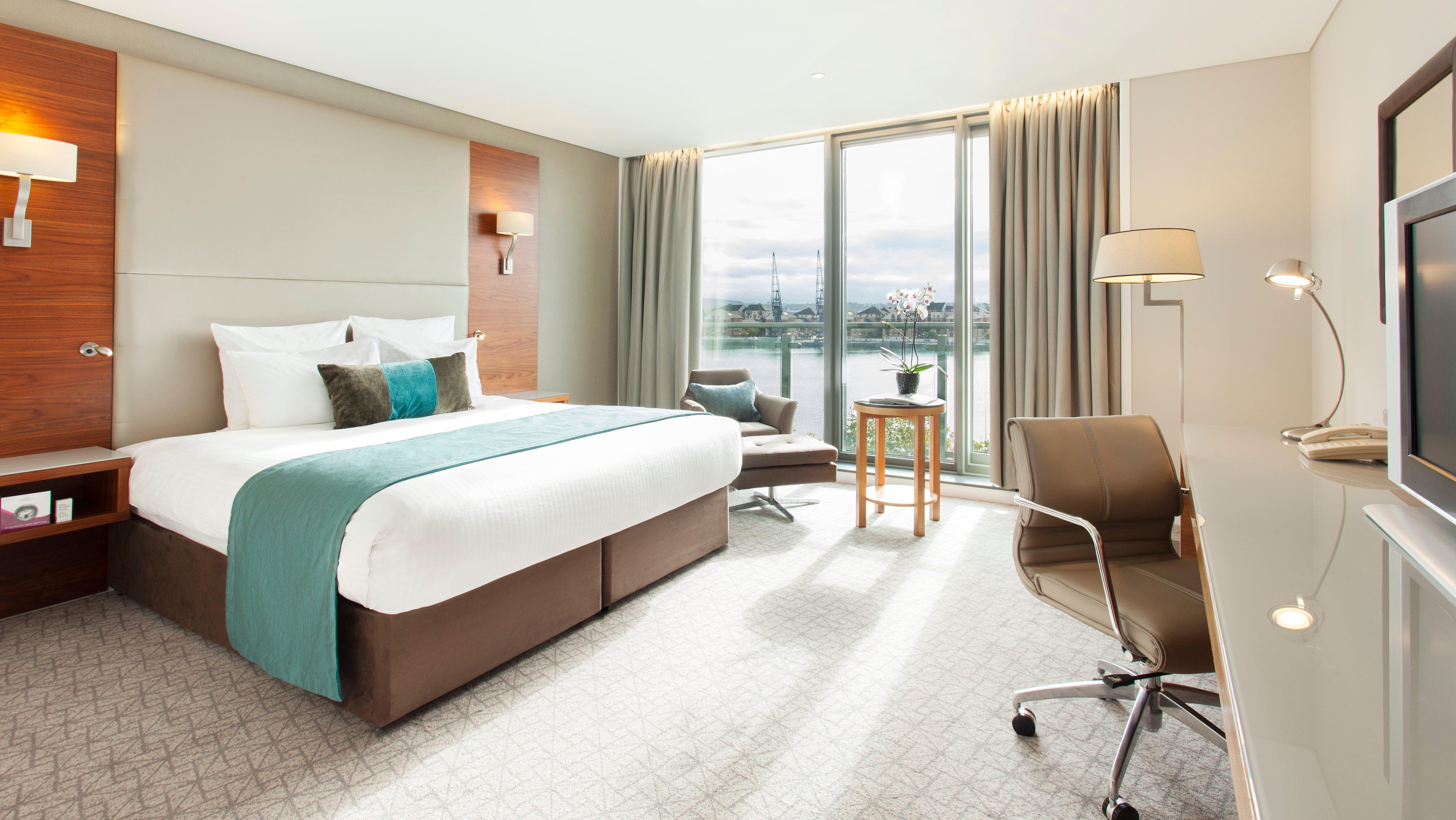 คราวน์ พลาซา ลอนดอน - ดอกแลนด์ส Hotel ภายนอก รูปภาพ