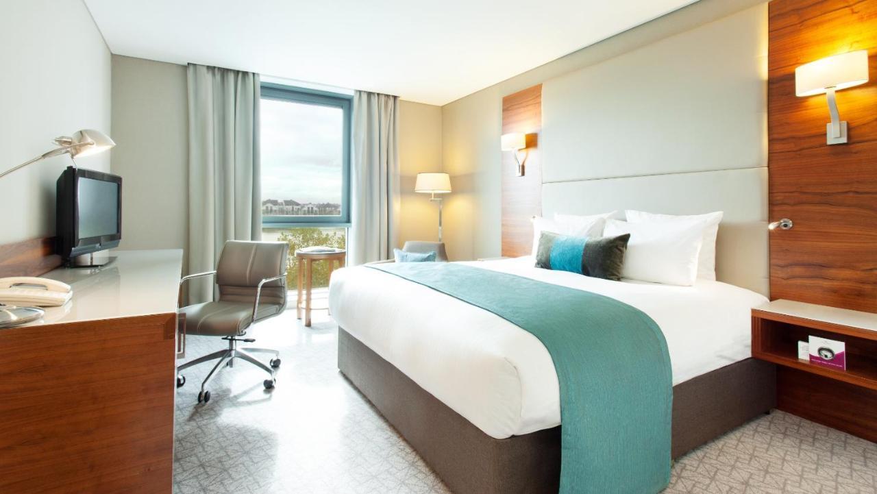 คราวน์ พลาซา ลอนดอน - ดอกแลนด์ส Hotel ภายนอก รูปภาพ